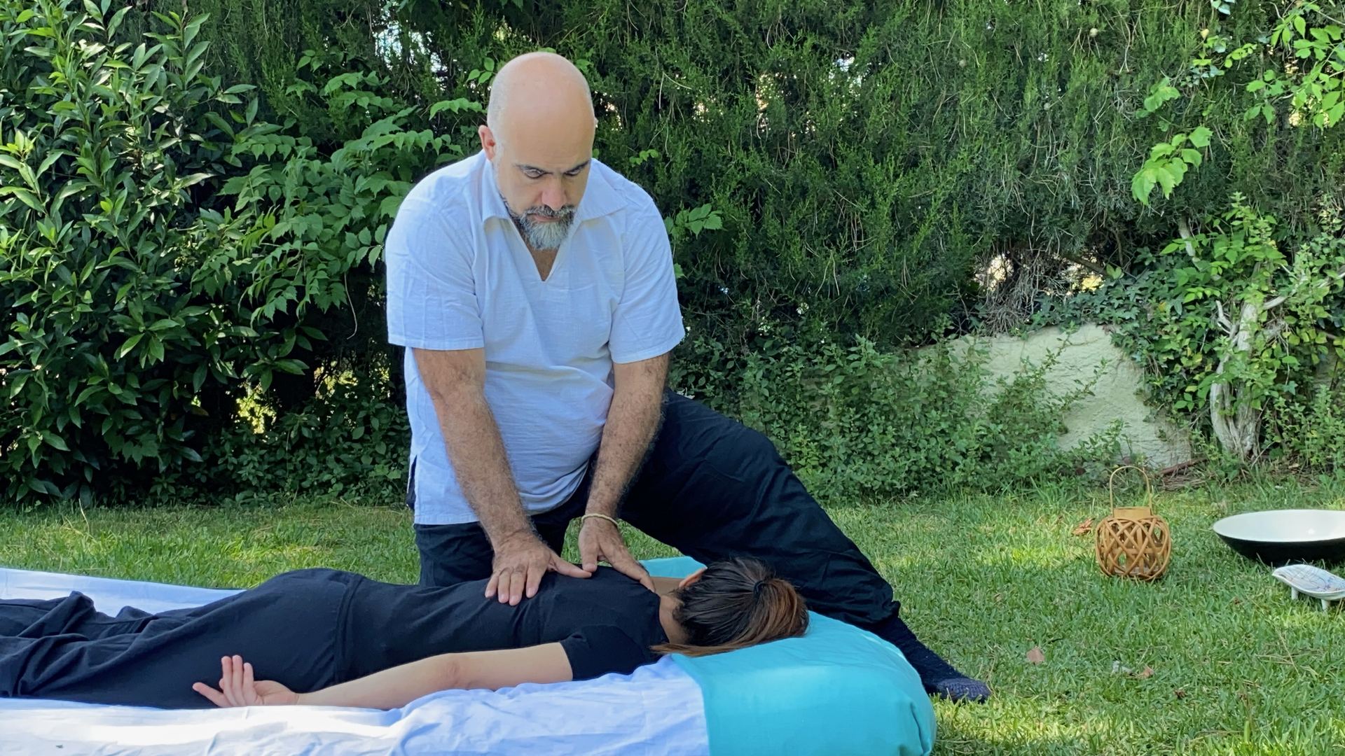 David Herrero en una sesión de trabajo corporal al aire libre