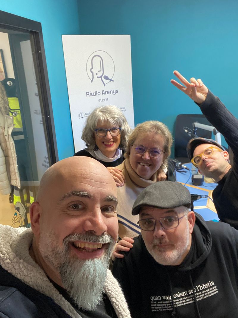 Selfie del equipo de Homes en el estudio de Ràdio Arenys